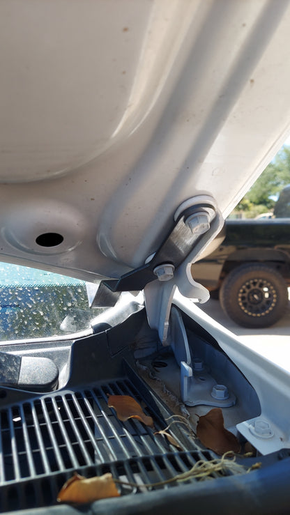 2G Tacoma - Hood Mount Ditch Light Bracket
