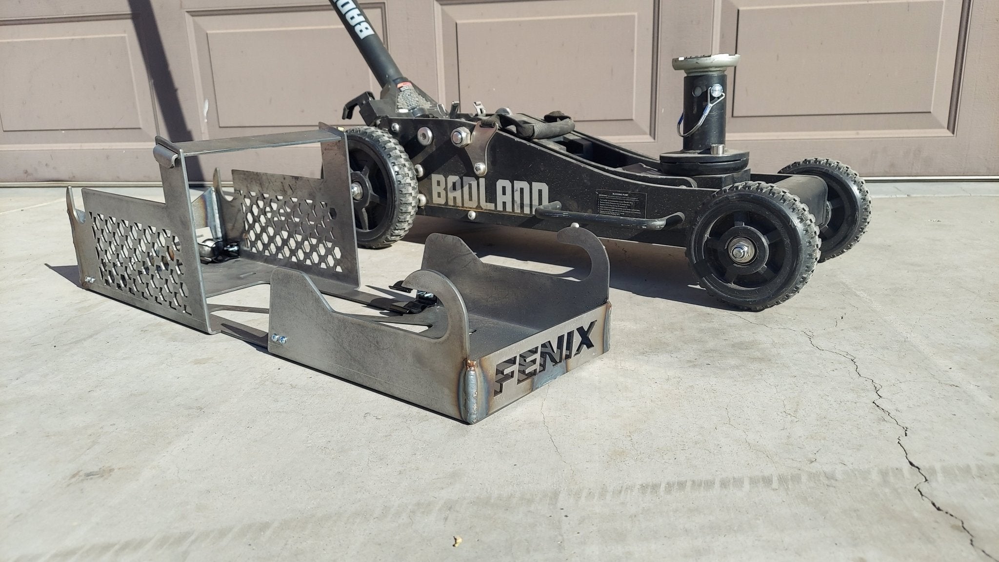 Badlands Off Road Jack Mount - Fenix Motorsports - Vehicle Organization